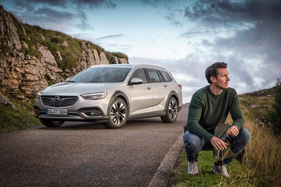  Opel Insignia Country Tourer Turbo 4x4 2017 года  (фото 38 из 44)